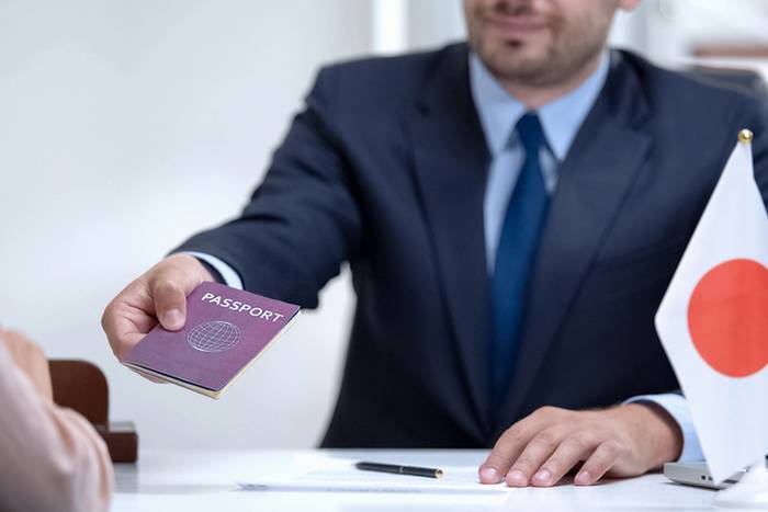 Japão estuda endurecer regras para cidadania e residência permanente de estrangeiros 