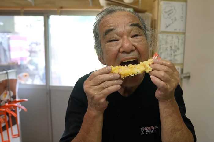 Artesão Takeuchi, especialista em fazer réplicas de comida no Japão