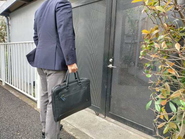 Irusu - o costume japonês de fingir não estar em casa