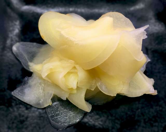 Shoga gari, conserva de gengibre usada como acompanhamento de sushi 