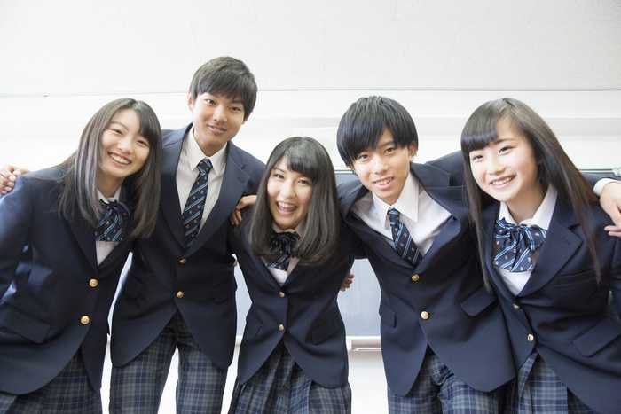 Estudantes japoneses e as regras das escolas japonesas