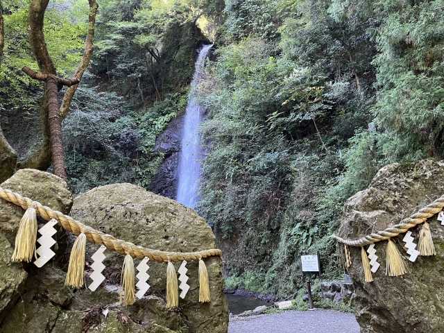 Cachoeira de Yoro e a lenda da água que vira saquê 