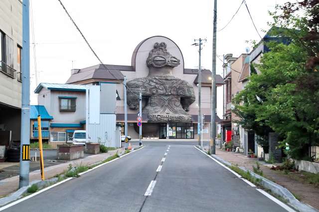 Estação Kizukuri: a curiosa estação de trem de Aomori inspirada nos misteriosos Dogū da Pré-História japonesa 