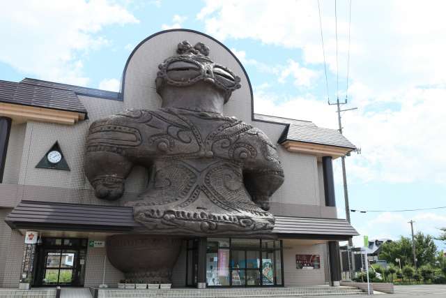 Estação Kizukuri: a curiosa estação de trem de Aomori inspirada nos misteriosos Dogū da Pré-História japonesa