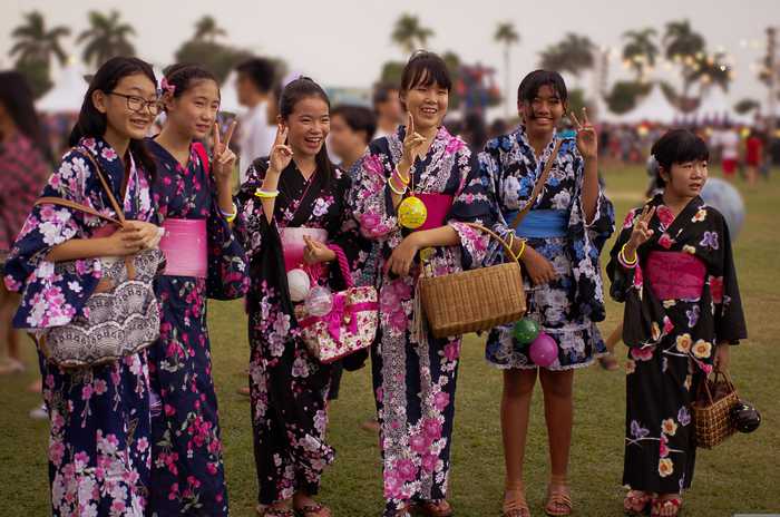 Garotas usando yukata nos Festivais japoneses