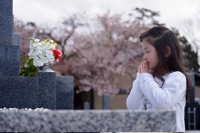 Hakamairi- a tradição japonesa de visitar os túmulos dos antepassados