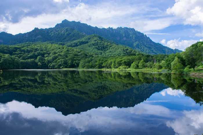 Lago Kagami em Togakushi, Nagano 