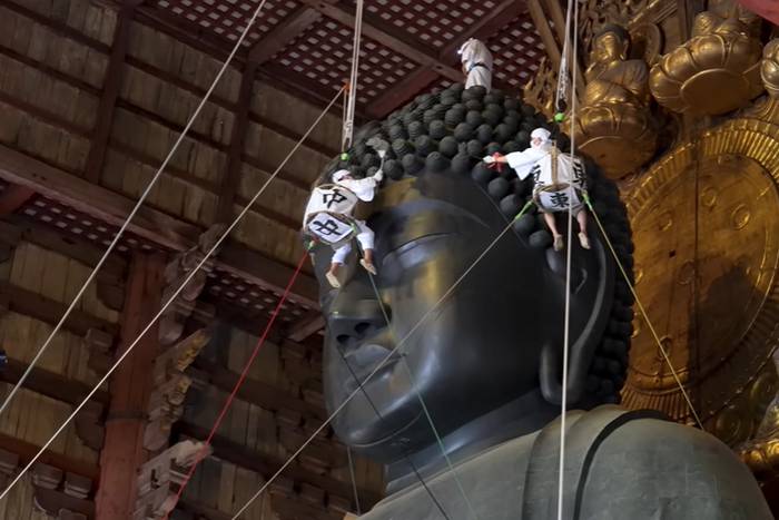 O-mi Nugui - a tradicional limpeza anual do Grande Buda do Tōdai-ji em Nara
