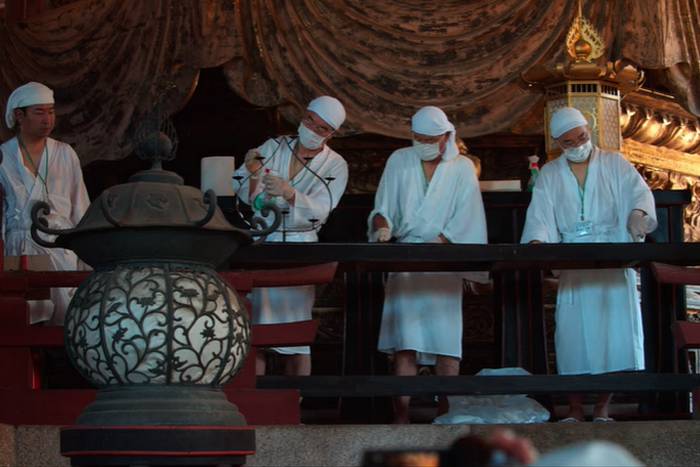O-mi Nugui - a tradicional limpeza anual do Grande Buda do Tōdai-ji em Nara