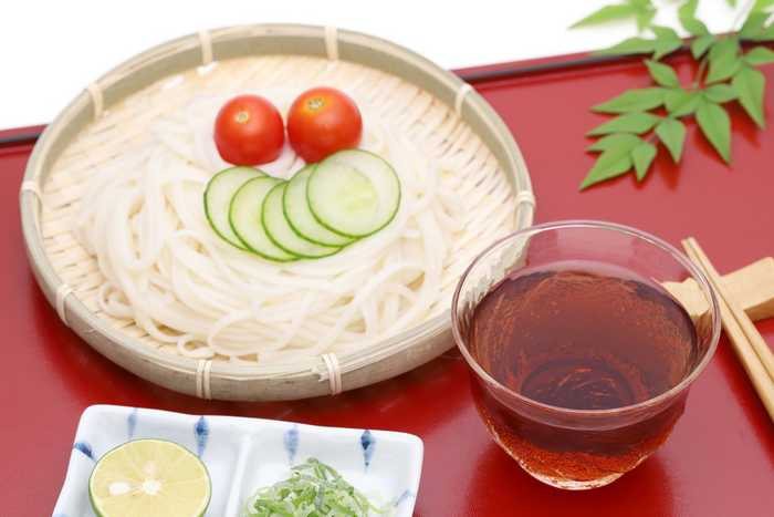 Somen, um prato leve e refrescante muito consumido durante o verão japonê