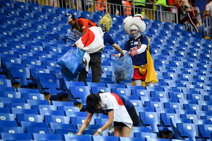 Torcedores japoneses limpado a arquibancada na Copa do Mundo na Rússia em 2018