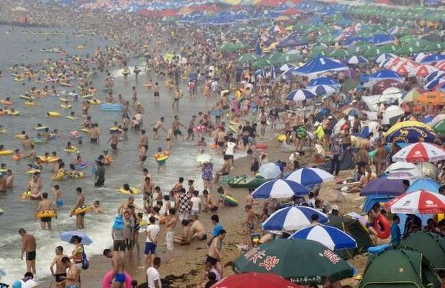 Do bronzeado ao protetor solar - como os japoneses mudaram sua relação com o sol e abandonaram as praias lotada