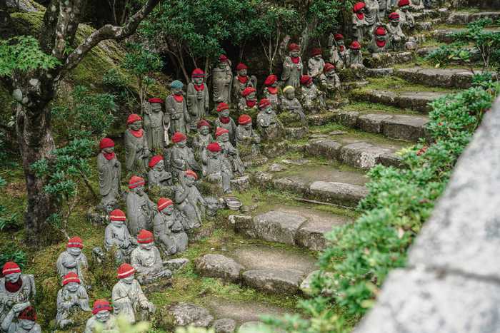 Estátuas budistas em Daishoin, Miyajima