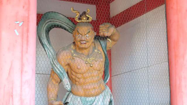 Templo Tsu Kannon, Portão Niomon