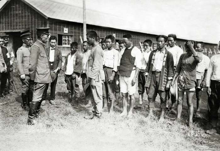 Coreanos detidos no Quartel de Narashino, na província de Chiba